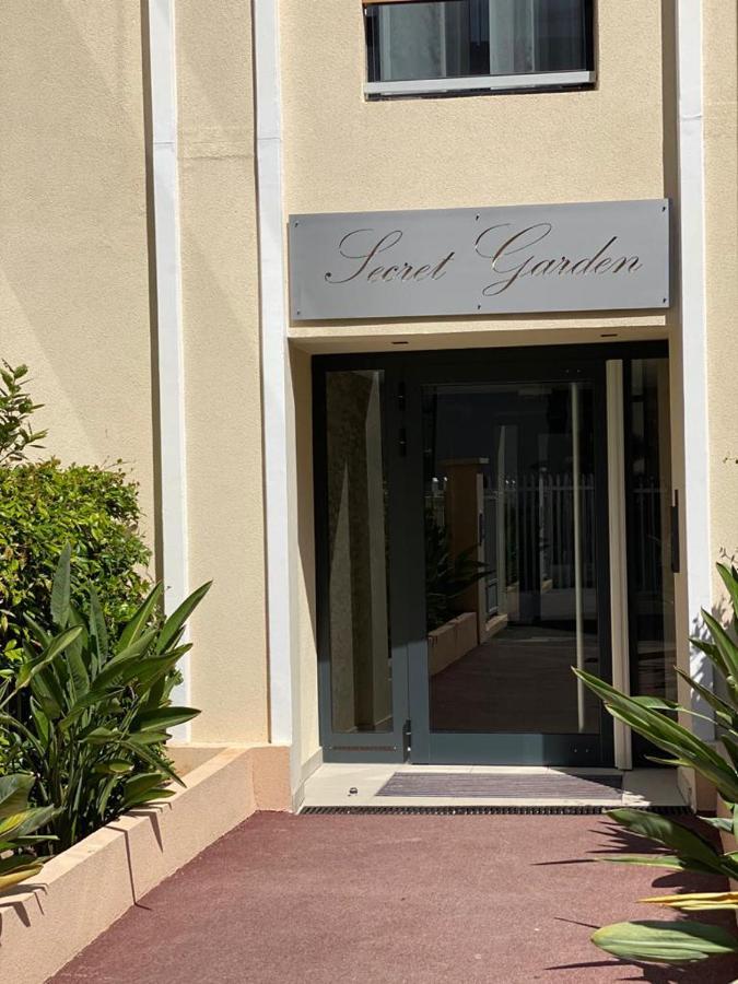 Palm Beach Apartment With A Pool In The Residence كان المظهر الخارجي الصورة